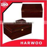Classical Wood Panetela Box With a Piano Lacquer Surface