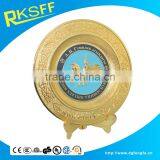 Zinc Alloy Custom Made Tourism Gold Souvenir Plate With Display Stand thumbnail-1