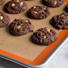 Industrial-Grade Silicone Baking Mat, 500°F Safe, Ideal for Commercial Bakeries thumbnail-1