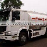 NEW HOWO Chinese High-quality 10 Wheels Oil Tank Truck 20L Sinotruk thumbnail-4