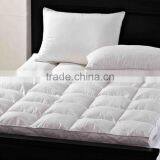 White Goose Down and Feather Filling Mattress Topper Mattress Pad thumbnail-2