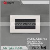 LY-FP40-BRUSH UK Type 4port RJ45 Wall Face Plate/Faceplate With Brush