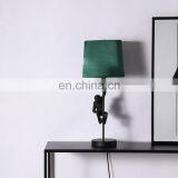 Оптовая продажа ярких настольных ламп с основанием из смолы в виде обезьяны и других индивидуально изготовленных животных