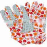 Printed Cotton With Gardening Glove thumbnail-1