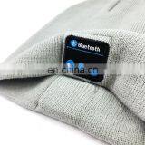 Custom Acrylic Reversible Blue Tooth Beanie Hat With Woven Label for Women thumbnail-3