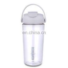 Plastic Drinking Water Bottle 620ml Tritan Material With Custom Logo