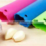 Magic Silicone Garlic Peeler Peel Easy To Use Perfect Kitchen Tool Color Random Drop Practical Healthy Silicone Garlic KC1021 thumbnail-4