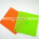 Eco-Friendly Square Silicone Cellular Place Mats thumbnail-3