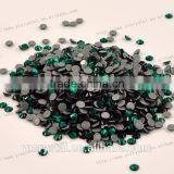 Round Shape Emerald Color With Silver Foiling Rhinestones Flat Back Hot Fix thumbnail-1