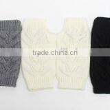 Fashion Handmade Cheap Wool Button Acrylic Glove Women Winter Knitted Gloves thumbnail-6