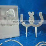 2014 Hot Selling Decoration Resin Horseshoe Wedding Cake Topper thumbnail-1