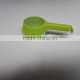 Plastic Seal Pour Bag Clip thumbnail-2