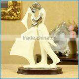 Hot Sale Wedding Kiss Resin Figures thumbnail-1