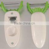 Carrots Shape With Opener Fuction Peeler thumbnail-2