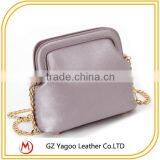 China Wholesale Latest Fashion Design Decorated With Pearl Ladies Clutch Bag thumbnail-3