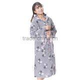 China Manufacturer 100% Polyester Bath Robe for Women Sleepwear thumbnail-2