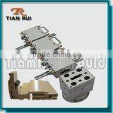 Прямые от завода антикоррозионные экструзионные формы для изготовления ПВХ - дверных плинтусов и машинное оборудование thumbnail-2