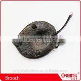 Pearl Decorated Leaf Shape Sewing Brooch for Cappa and Coats thumbnail-3