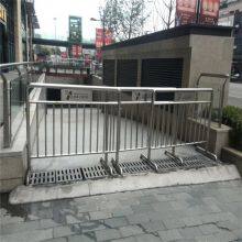 Interlocking Plastic Crowd Control Barrier UV-Resistant for Long-Term Outdoor Deployment thumbnail-1