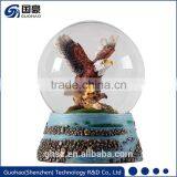 Low Price Resin Flying Eagle Bird Statue Gifts Snow Globe thumbnail-1