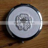 Good Cheap Sell Pocket Makeup Mirror With Silver Flower Decoration thumbnail-1