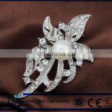 The New Fashion Women's Clothing Pearl Silver Plated Rhinestone Delicate Flower Bouquet Pin Jewelry Wholesale thumbnail-1