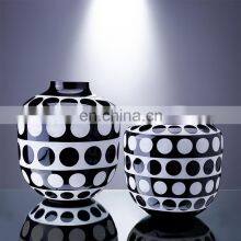 China Custom Different Size Antique Porcelain Flowers Jar Rustic Ball Glass Vase thumbnail-1