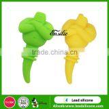 2017 Factory Wholesale Banana Shape Silicone Wine Bottle Stopper thumbnail-3