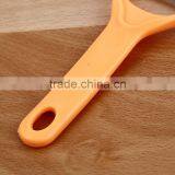 Customized Color Factory Wholesale PP Material Stainless Steel Blade Brush Shape Potato Peeler thumbnail-6