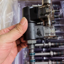 SV08-34 Four-Way Three Position Cartridge Solenoid Valve (Spool Type) Hydraulic Valves Product thumbnail-1