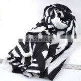 Wholesale Fall Scarf Winter Warm Scarf Cheap Black And White Shawl in Stock thumbnail-1