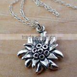German Drindle Flower Necklaces Oktoberfest Trachten Edelweiss Necklace thumbnail-1