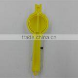 High Quality Plastic Kitchen Garlic Press thumbnail-2