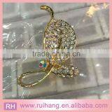 New Arrival Fashion Beautiful Gold Alloy Shiny Big Acrylic Clear Rhinestone Crystal Swan Brooch for Women & Invitation thumbnail-1