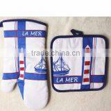 Stock Microwave Oven Mitt and Potholder Set thumbnail-1