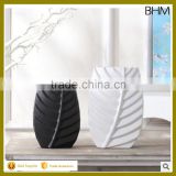 Black and white minimalist modern italy design ceramic vase for centerpiece