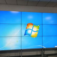 Splicing LCD screens