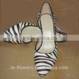 China Supplier 30-50 Pairs Small Order OEM ODM Leather Woman Shoes thumbnail-1