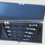 Flexible Head Combination Ratchet Wrench Set in Metal Case thumbnail-1