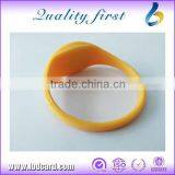 Shenzhen Golden Supplier RFID Silicone Bracelet For Swimming Pool thumbnail-5