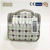 Popular Best Selling Washing Bag Water-proof Washing Bag Toilet Bag Cosmetic Bag Polyurethane Make up Bags thumbnail-4