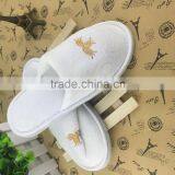 cheap and comfortable hotel slipper with non-slip sole