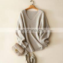 Женский вязаный свитер с рибкой, V-образным вырезом, плюс-размером, фонариковыми рукавами, шерстяным волокном и разрезом по низу thumbnail-3