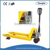 2.5 Ton Hydraulic Hand Pallet Truck thumbnail-1