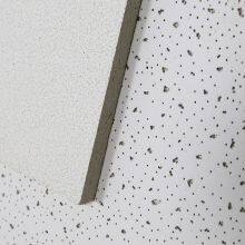 Telha de teto de fibra mineral com borda em tegue para absorção de som, design moderno para aplicação em hotéis thumbnail-2