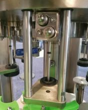 500bph Automatic Rinsing Filling And Capping Machine , 3 In 1 Filling Machine thumbnail-2