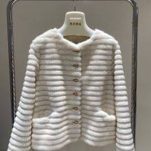 A New Short and High-end Fleece Coat With a Touch of Chanel-style Fur for Women thumbnail-2
