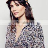 2016 Guangzhou Shandao Supplier OEM Custom Design Spring Women Long Sleeve V Neck Vintage Printed Chiffon Blouse Patterns thumbnail-4