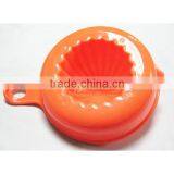 OJ-3234 Vintage Plastic Hand Juicer thumbnail-4