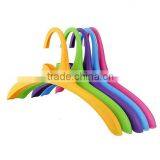 Non Slip Wide Shoulder Plastic Hanger for Coats, Light Hanger for Suit